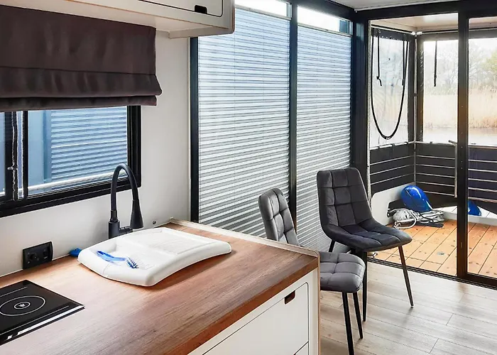 Amazing Ship In Havelsee Ot 3*